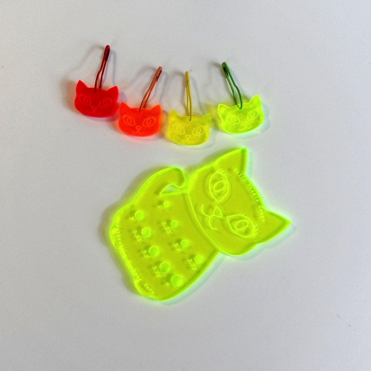 Bella Cat Knitting Needle Gauge: Acid Green Metric Sock Needle Sizer