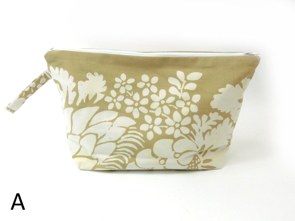Marimekko Ananas Fabric Zip Pouch in White & Beige         size Large 10"